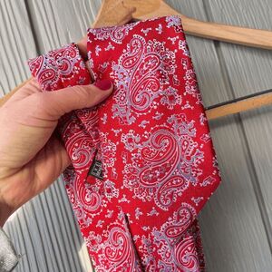 Ike Behar New York Red Paisley Silk Tie 59 x 3.5 Classic Menswear